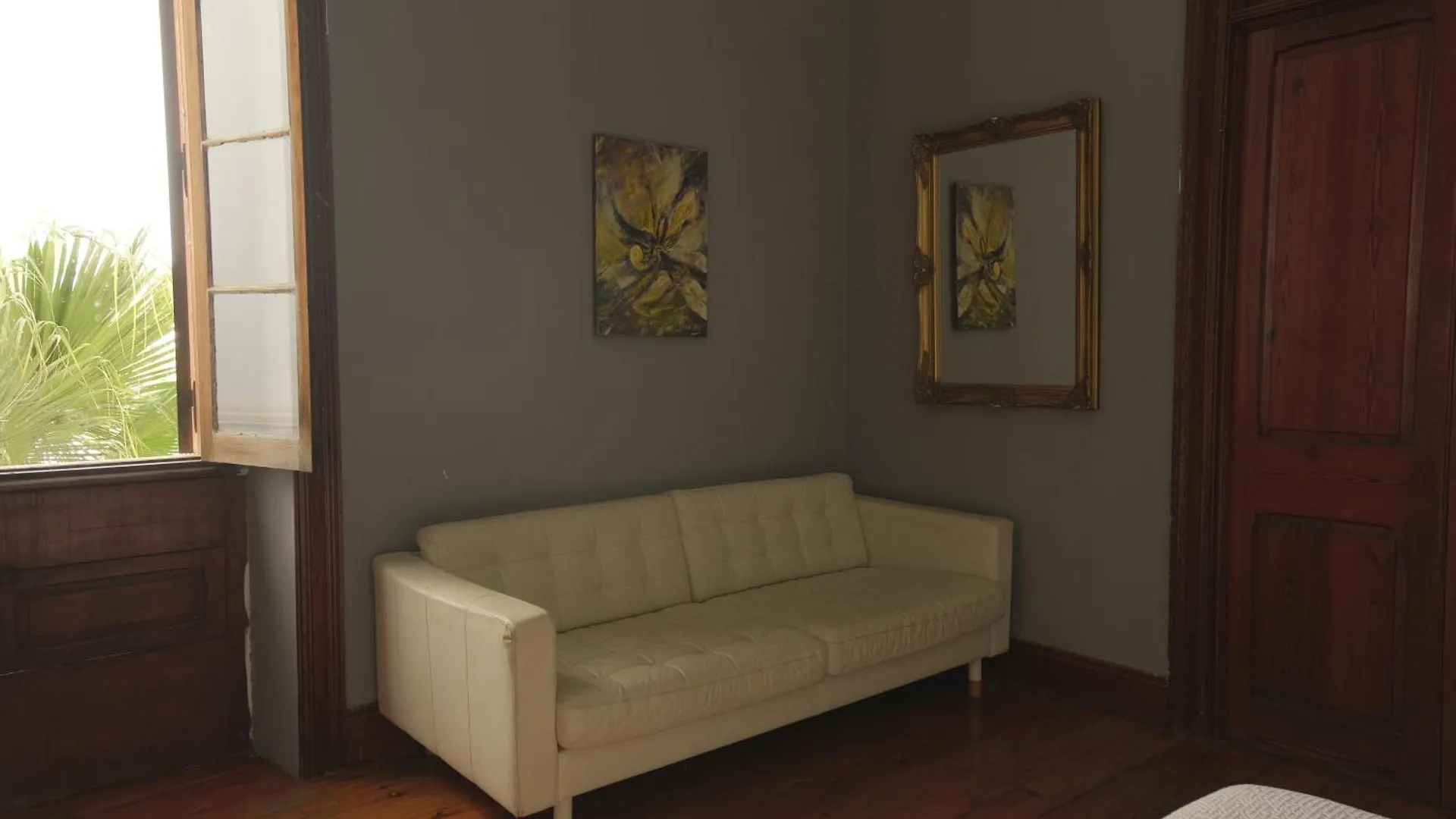 Small Double Room In Shared Colonial Guesthouse Las Palmas de Gran Canaria Locanda
