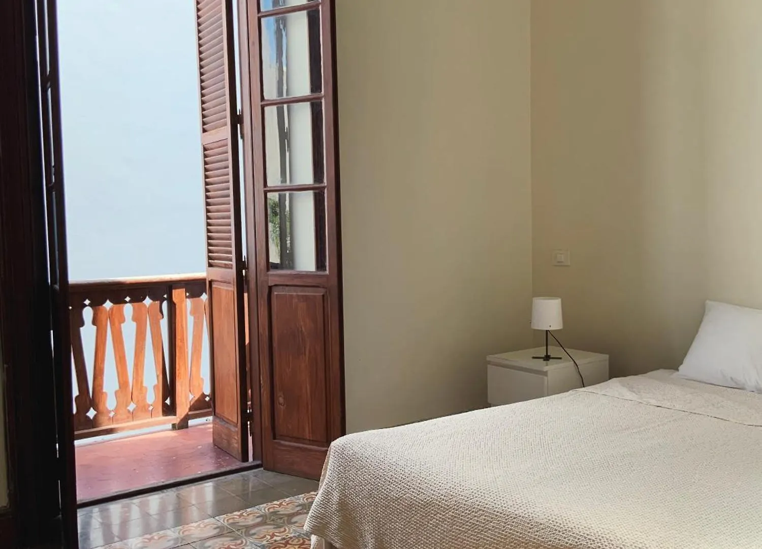 Small Double Room In Shared Colonial Guesthouse Las Palmas de Gran Canaria