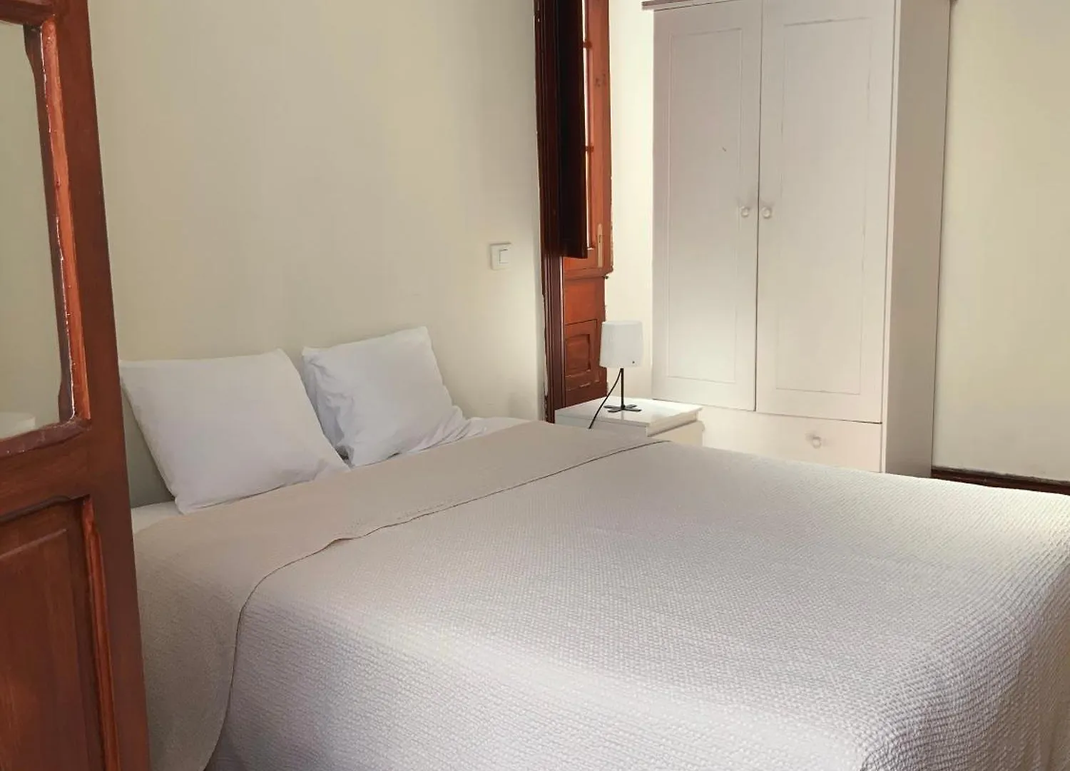 Small Double Room In Shared Colonial Guesthouse Las Palmas de Gran Canaria 0*,  Spagna